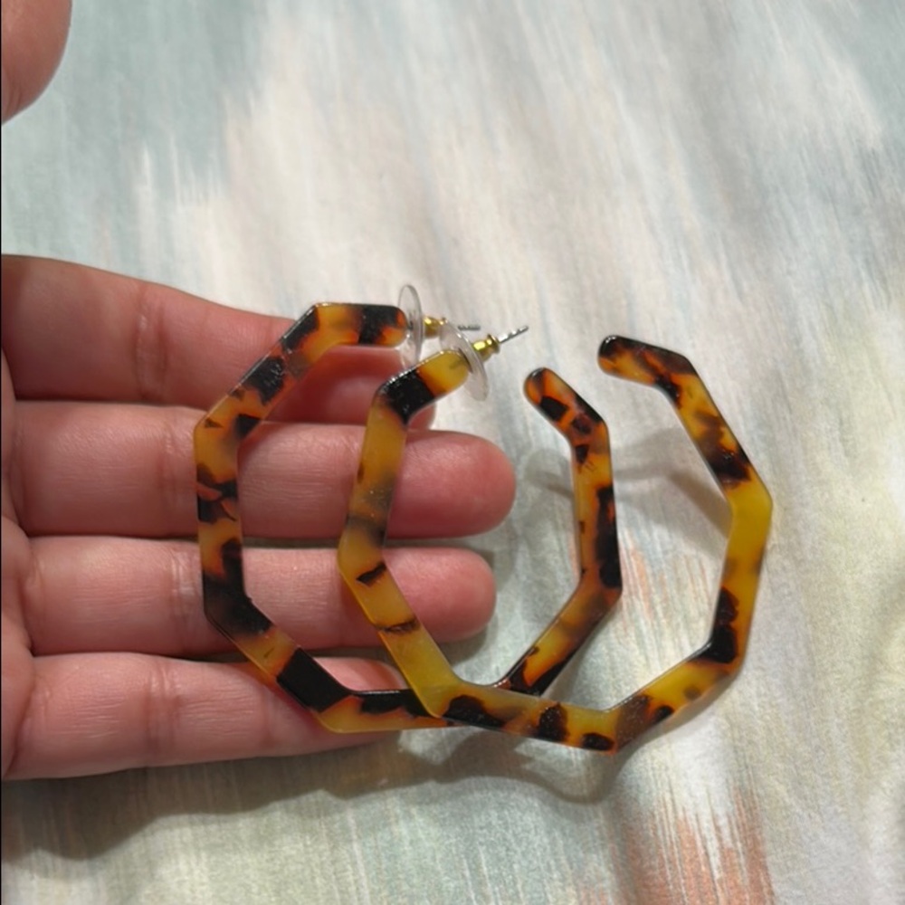 Tortoise Shell Hoop Earrings - Picture 3 of 3